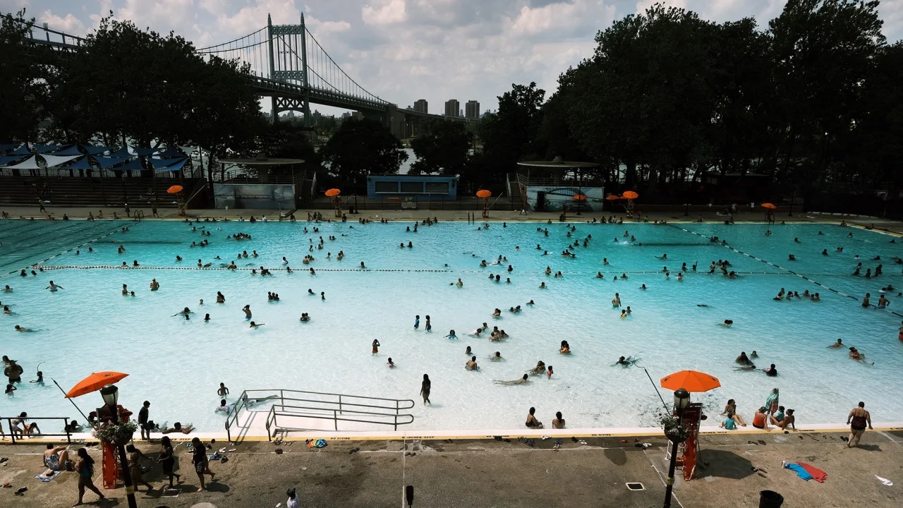 ¿Por qué Estados Unidos dejó de construir piscinas públicas?