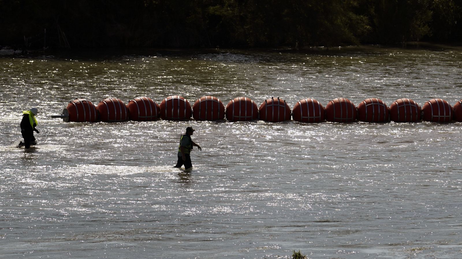 El gobernador de Texas apelará solicitud del Departamento de Justicia de retirar las boyas en el río Grande: «Texas irá a los tribunales, señor presidente»