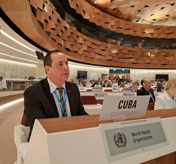 Ministro de Salud reitera voluntad de Cuba de contribuir con la salud de los pueblos