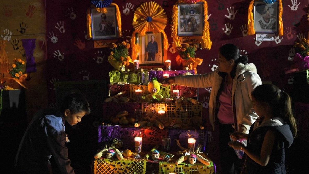 ¿Cómo son las ofrendas del Día de Muertos en México? ¿Cuándo y qué se debe poner y qué significa cada cosa?