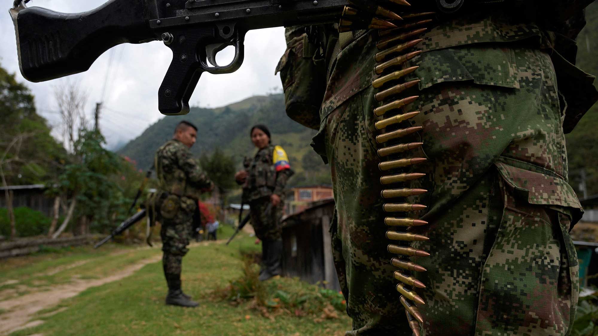 Disidencias de las FARC declaran como “suspendida” la mesa de diálogos con el gobierno de Colombia, pero mantienen el cese al fuego bilateral
