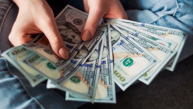 El dólar blue se hundió debajo de los $900, pero expertos advirtieron por nuevos escenarios de estrés cambiario