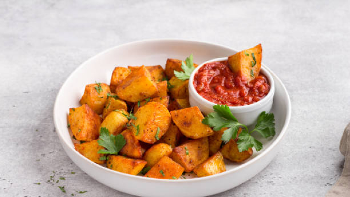 La versión saludable de las patatas bravas: fácil, rápida e increíblemente sabrosa