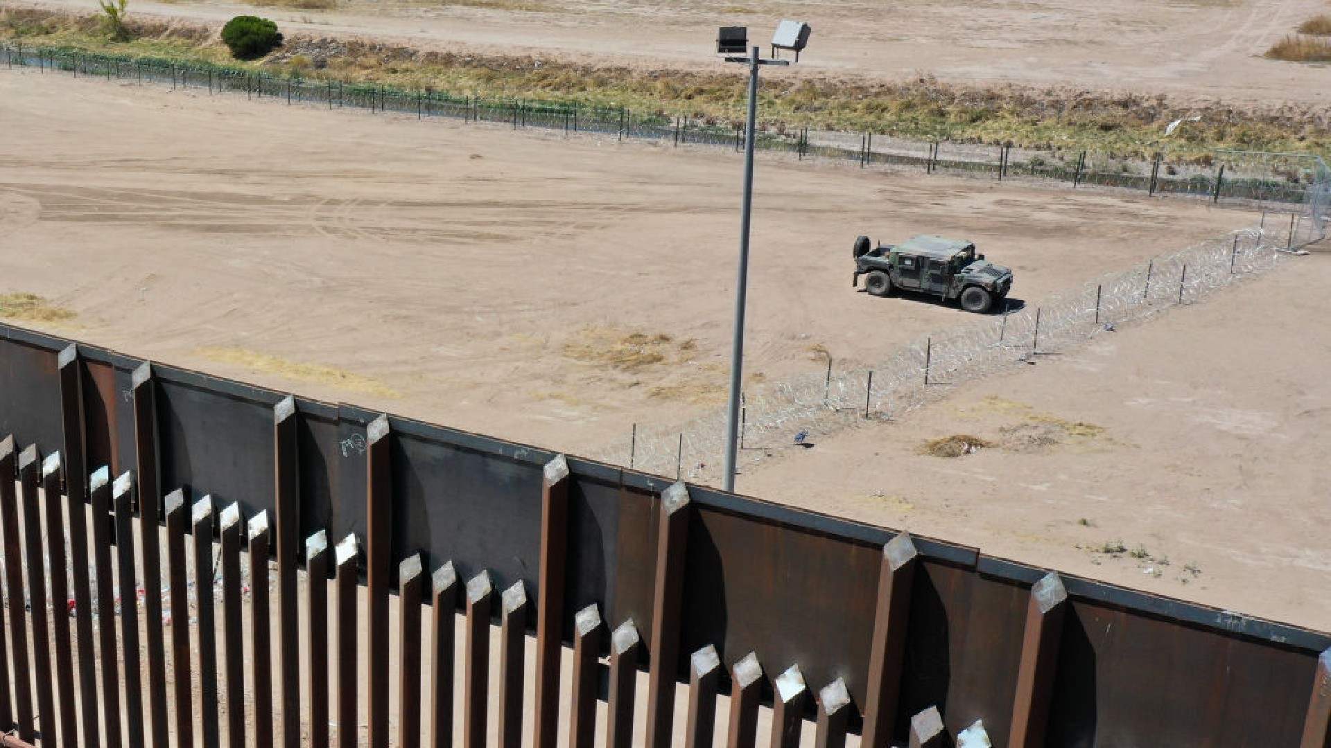 Senadores negocian un acuerdo para cerrar la frontera si aumentan los cruces de inmigrantes