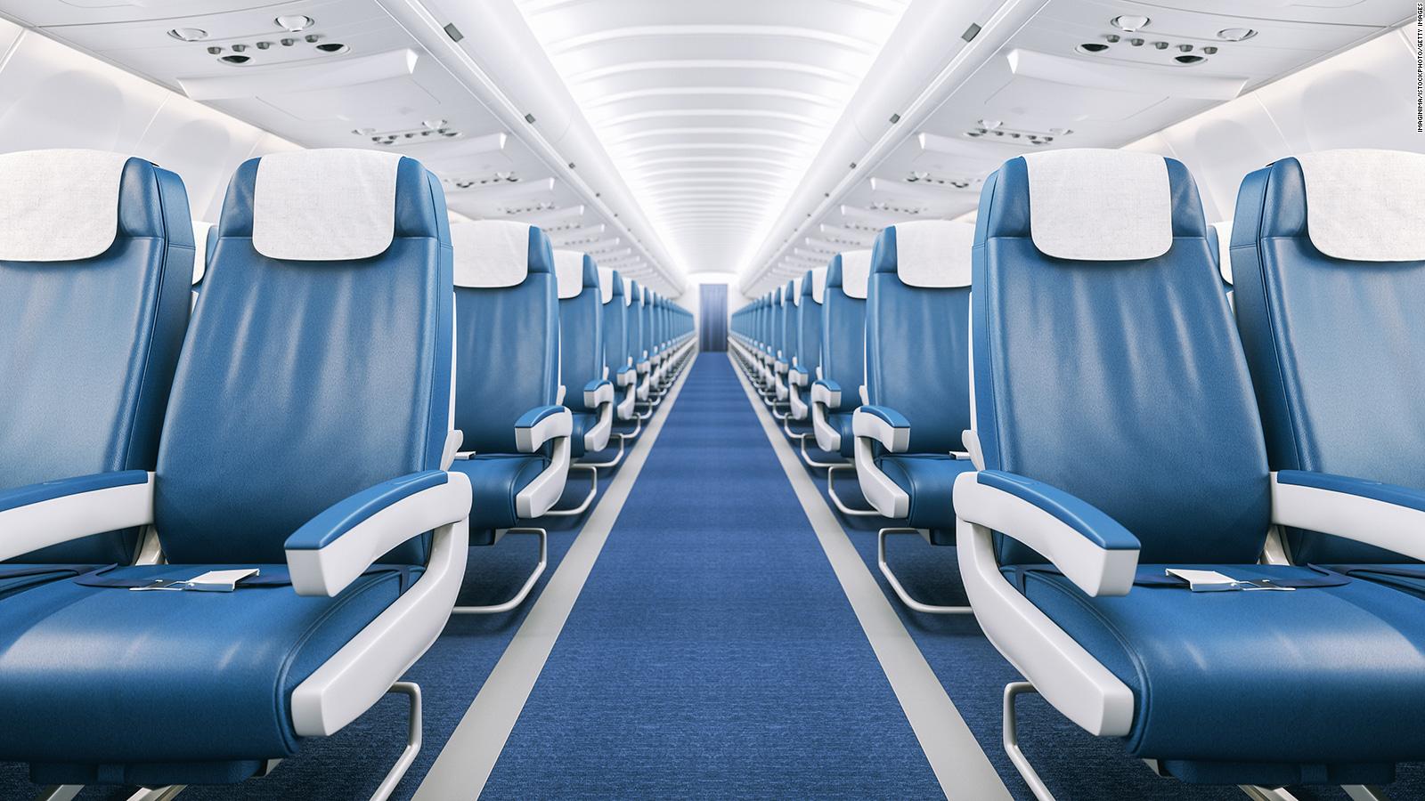 Por qué los asientos reclinables están desapareciendo de los aviones