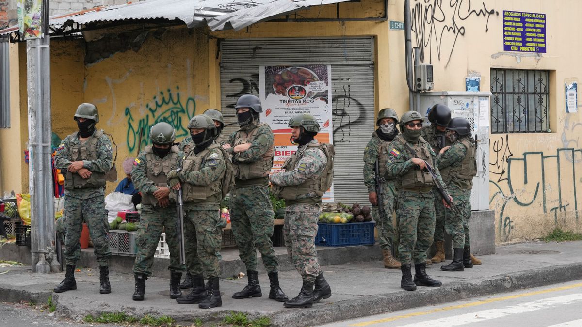 Ola de terror en Ecuador: ocho muertos y cinco hospitales atacados