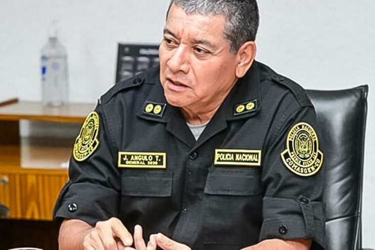 El Gobierno de Perú destituye al comandante de la Policía Nacional y le atribuye “negligencias muy graves”