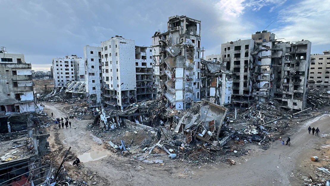 Un vistazo a la devastación en Khan Younis, la ciudad del sur de Gaza que alguna vez fue un refugio seguro para los desplazados